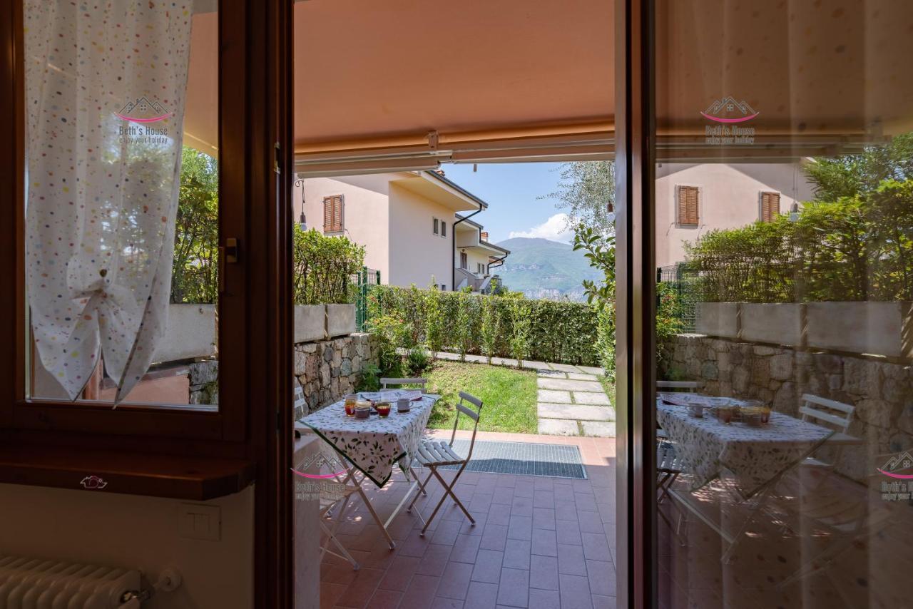 Garden Beth'S House Apartment Brenzone sul Garda Ngoại thất bức ảnh